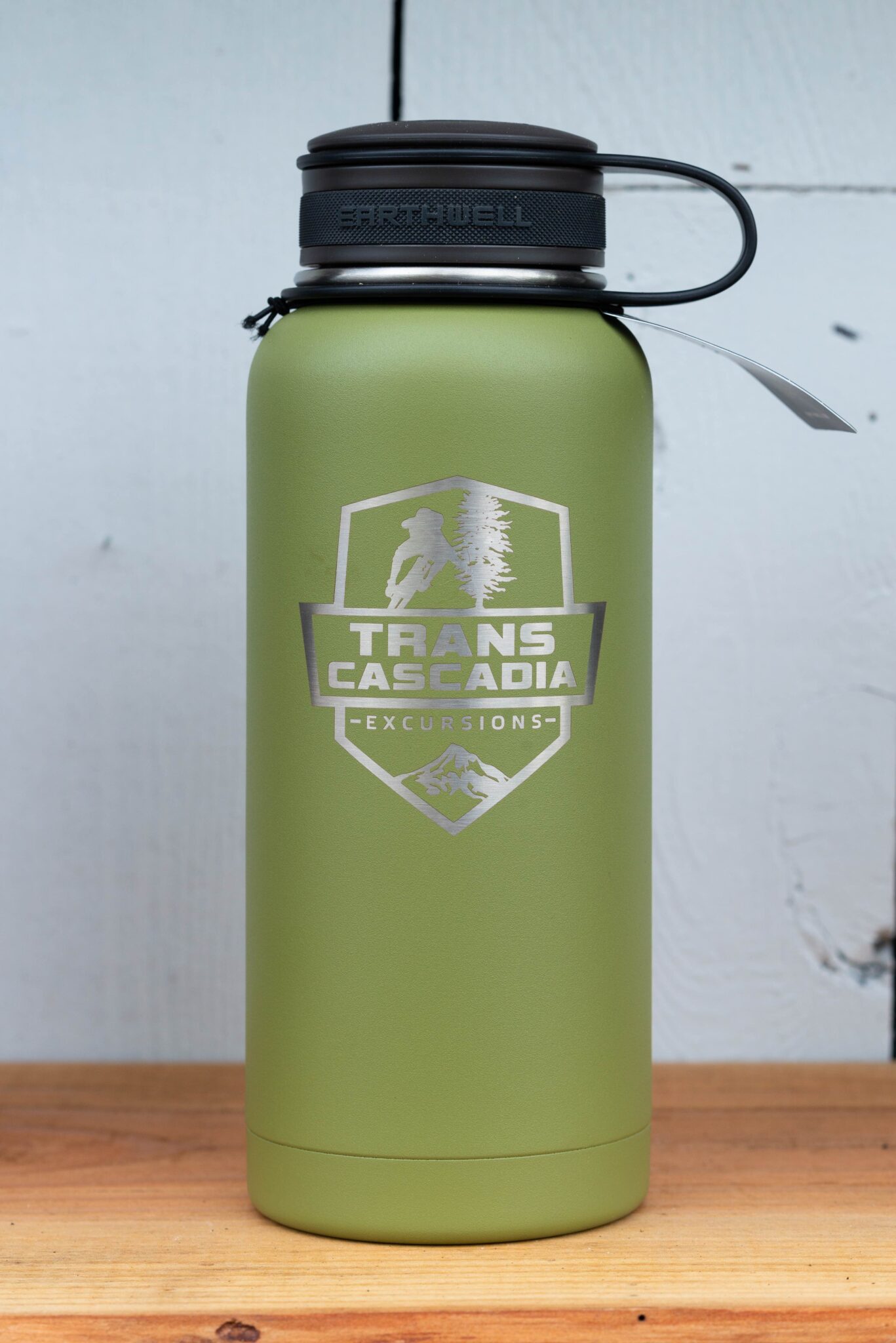 Earthwell Kewler 32oz Water Bottle (Sequoia Pine) - Trans Cascadia